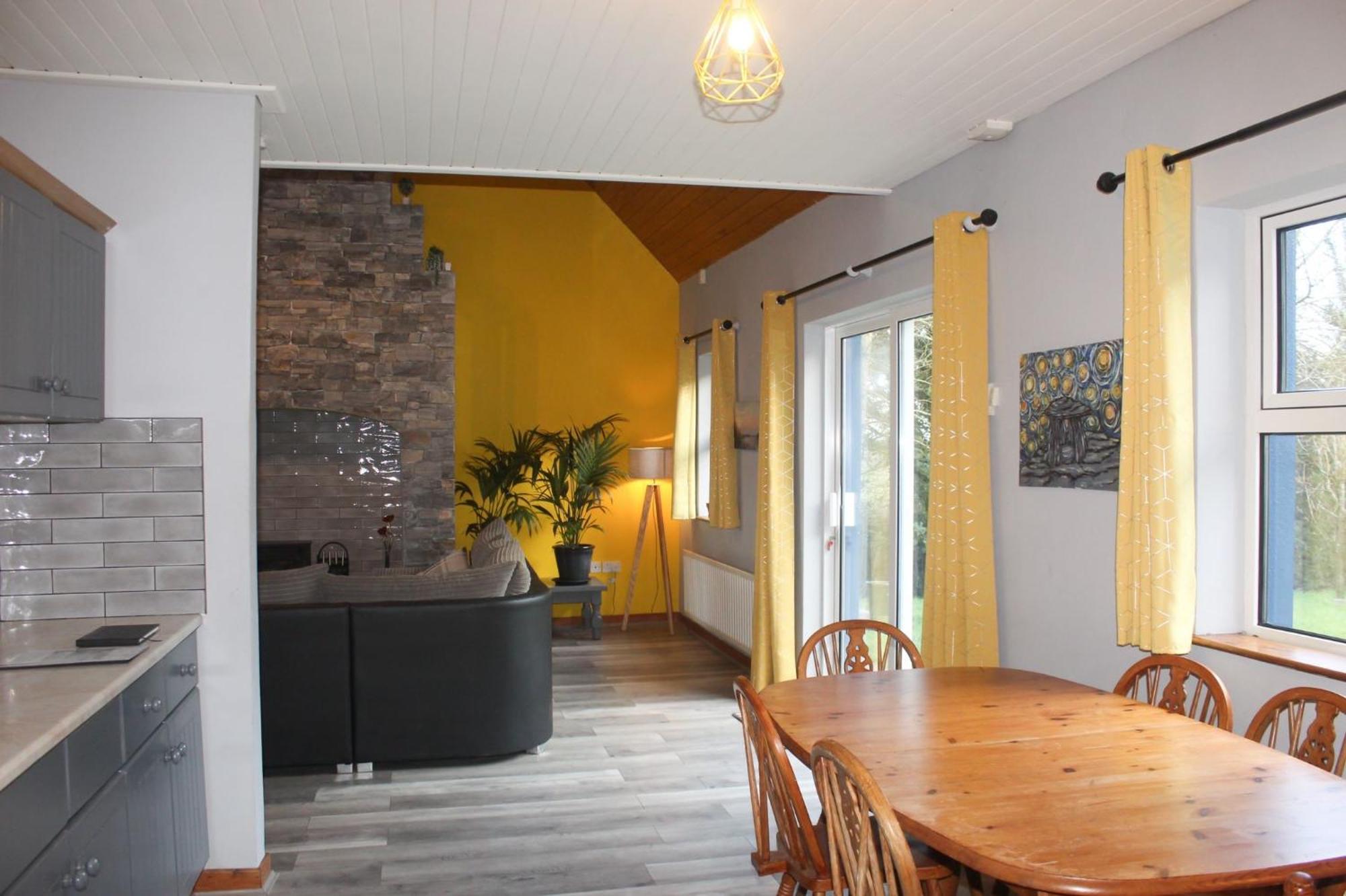 Riverside Cottage In The Burren Corofin  エクステリア 写真
